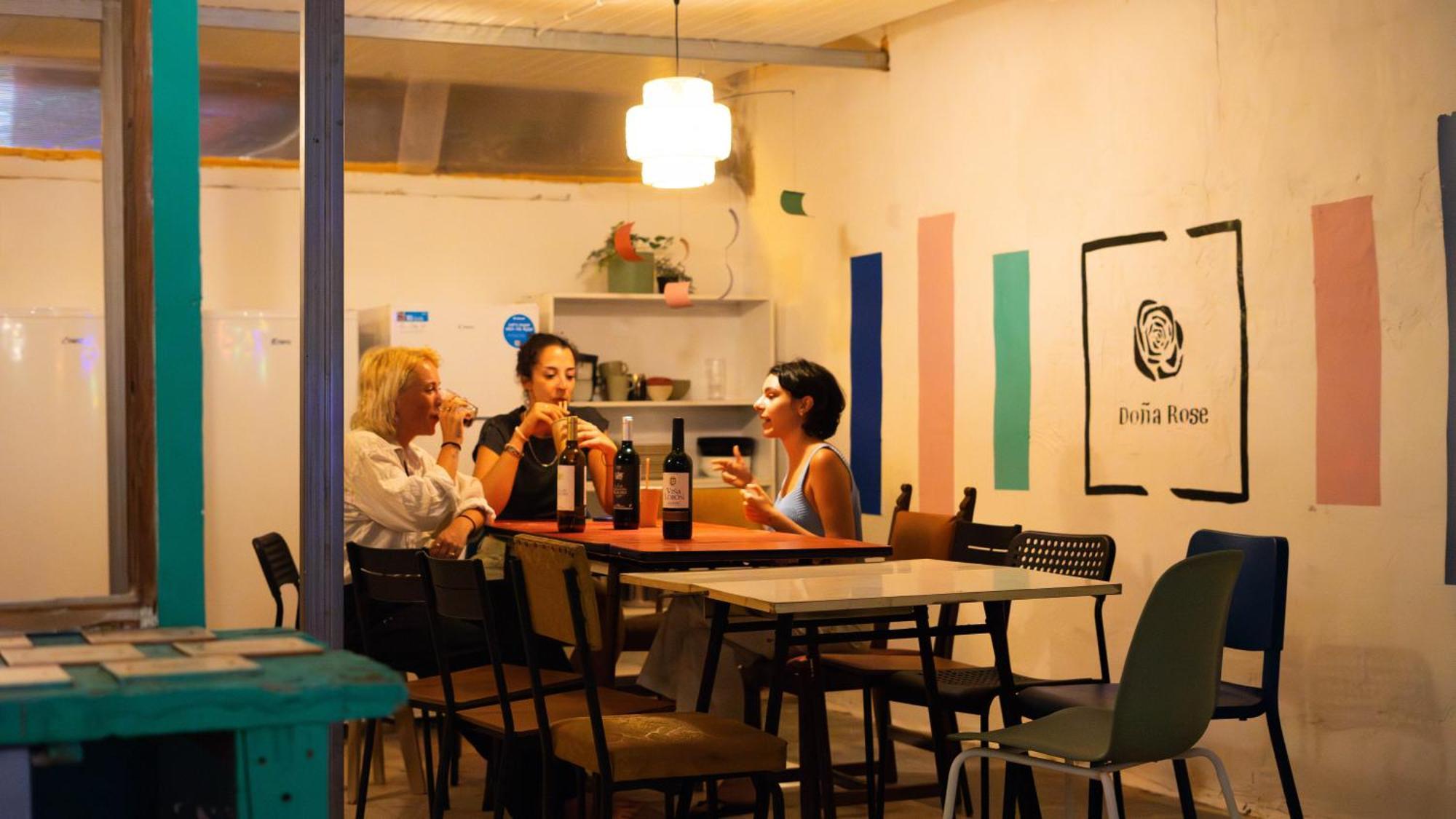 Dona Rose Surf Hostal